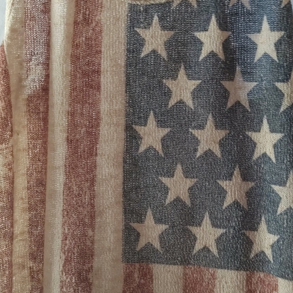 Free Kisses tank top - Picture 2 of 8